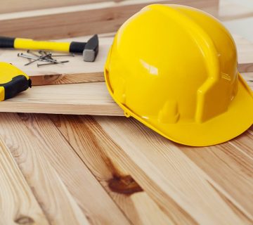 Il casco nei cantieri edili: un obbligo sempre e comunque, confermato dalla Cassazione